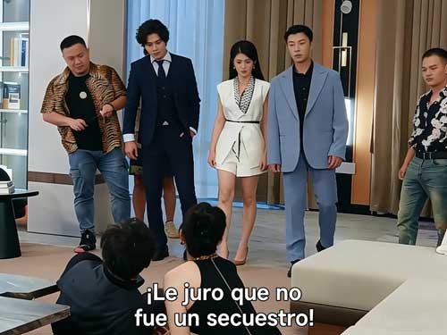 Siete años de dolor Doblado es un drama intenso sobre amor perdido, viaje en el tiempo y segundas oportunidades, donde un hombre despierta siete años en el futuro y descubre que destruyó su propia familia. Emotiva, adictiva y llena de giros inesperados.