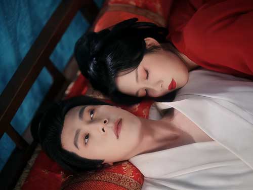 ：《和離吧，夫人想回江南了》的故事從一場看似「護妻情深」的宴會開始，卻揭開侯爺趙朔的虛情假意，女主蘇芷音選擇不再隱忍，毅然轉身回歸江南。