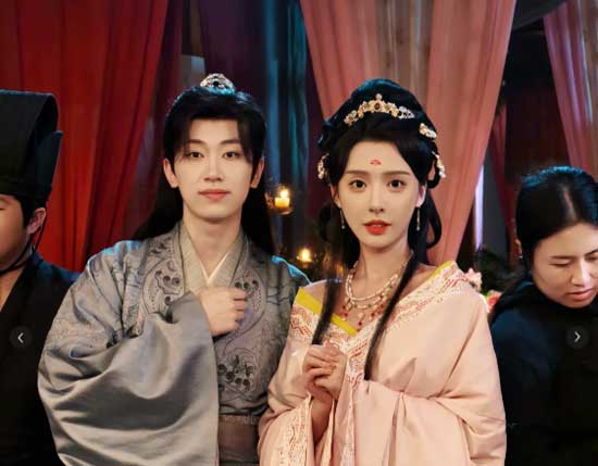 Diyarların Efendisi: Her Yer Bana Ait Ücretsiz İzle Oyuncu Kadrosu