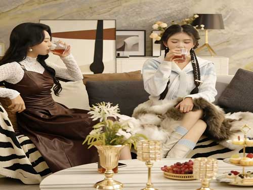 窮鬼姐妹花，穿書掀桌當贏家線上看：主演介紹