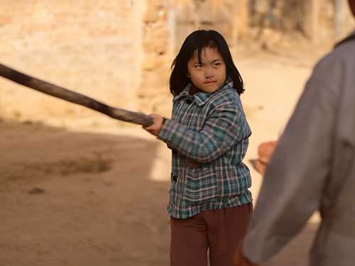 她回頭的那一刻，就輸了......【媽媽別回頭，跑出那座山】線上看一場用十年換來的逃亡與重生