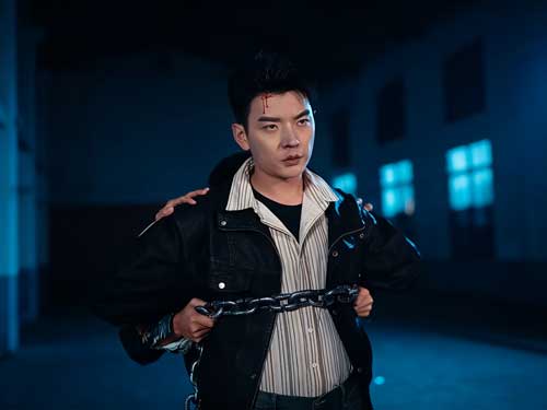 李二寶為兄頂罪入獄，五年後出獄只想低調生活，卻被榮盛集團步步追殺，逼到絕境的他決定反擊，從底層翻身成為蓉城新梟雄。《逆命梟雄：不義必自斃》（別名《义起风云枭雄路》）以高壓對抗與兄弟情義打造極致爽感，热度持續飆升。