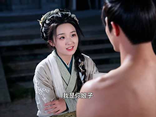 這部DramaBox爆笑甜寵短劇《清水村第一寵妻漢》，融合穿越、種田文與極致反差萌，看現代女如何「攻略」古代猛男，譜寫一段鄉野傳奇！