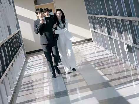 祕書的隱藏身份線上看