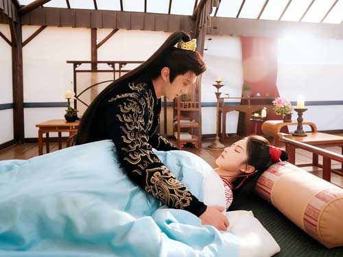 楚傾歌穿越成大楚九公主，新婚夜陷入生死局，却凭现代医术与战术智慧绝地反击，在宮廷與戰場之間掀起逆襲風暴，從被算計的棋子一路成為掌控全局的強者。