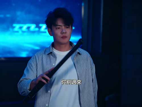 從煉獄歸來的王!《囚龍令》線上看：「君臨集團」的幕後老闆，與「剛出獄的廢物」竟是同一人？！