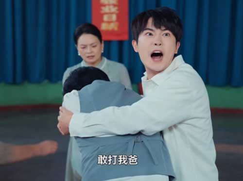 寧澤擺地攤偶遇黑雀會女神沈扶搖，因冒充男友閃婚抵抗陳起逼婚，危急時豪門姐姐現身揭示神秘身份，劇情高潮迭起，盡在擺地攤撿了個女神老婆線上看。