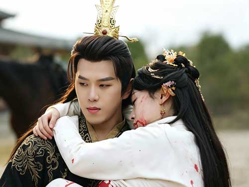 】三秋恨，鳳歸宸線上看：代嫁皇后隱忍三年，身份揭曉那刻全場跪了！