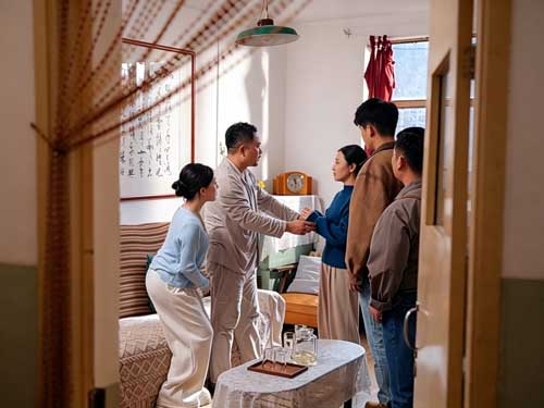 他只是想躺平，結果帶全家飛升？【仙界社畜，下凡報恩帶全家修仙】線上看：這劇的爽點居然是一家人一起開掛！