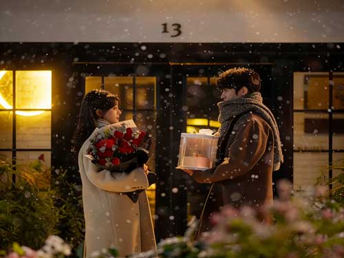 《月光墜落時,他逆光而來》(別名《月光永不坠落》)以高濃度情感張力打造極致虐甜體驗! 《月光墜落時,他逆光而來》(別名《月光永不坠落》)以高濃度情感張力打造極致虐甜體驗!