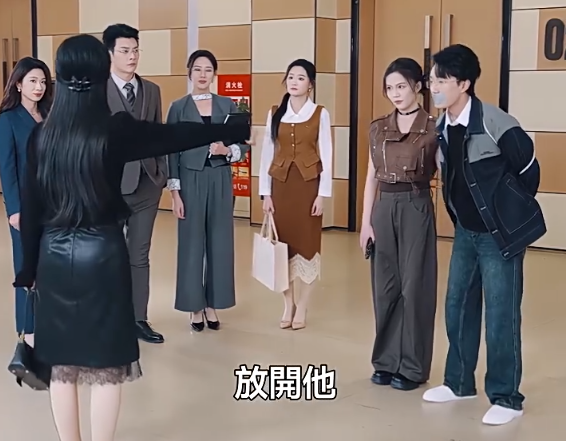 《長燈照徹來時路》（別名《长歌有和，独行有灯》）主演介紹｜角色氣質的關鍵支撐