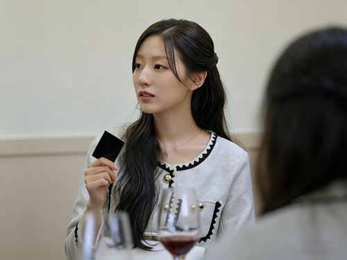 ความลับของยัยยาจก(พากย์ไทย) นักแสดงนำ Jeong Ye-in รับบท ยุนดาอิน (윤다인)