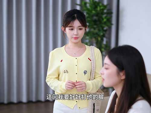 《時願清風來》主演介紹： 崔曉萱飾姜時願