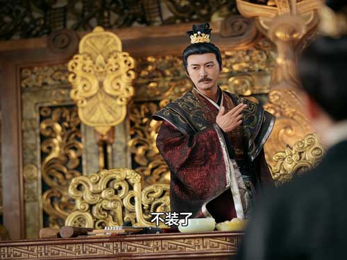 《別惹，這個皇帝路子野》爆火穿越短劇！傀儡皇帝開局被逼宮，電吉他＋狙擊槍硬改命運！