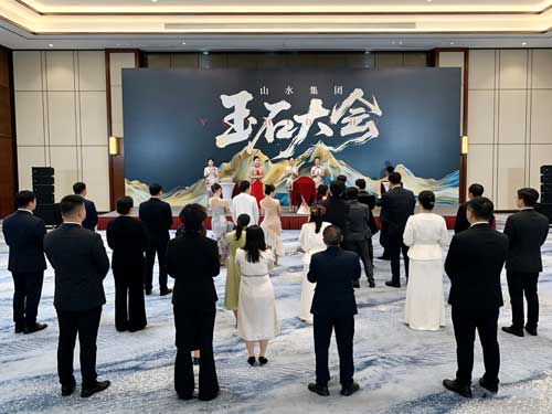 《元嬰期大佬，被四個姐姐當廢柴》當全世界都把你當廢物，只有你知道自己是Boss：楚凡的「隱藏式開掛」有多上癮？