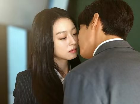 祕書的隱藏身份線上看