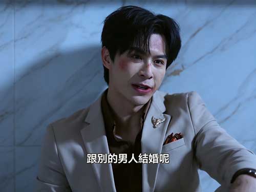 當江染滿心歡喜補辦結婚證,卻發現兩年的婚姻從頭到尾是一場精心策劃的騙局!丈夫霍既明早已與學姐秘婚五年,只等她淨身出戶。絕望之際,她竟搖身一變成爲首富繼承人。這部DramaBox熱門爽劇《舊人不值,新景可期》,將帶你見證一場最痛快的隱身復仇與華麗逆襲,絕對讓你爽度爆表! 當江染滿心歡喜補辦結婚證,卻發現兩年的婚姻從頭到尾是一場精心策劃的騙局!丈夫霍既明早已與學姐秘婚五年,只等她淨身出戶。絕望之際,她竟搖身一變成爲首富繼承人。這部DramaBox熱門爽劇《舊人不值,新景可期》,將帶你見證一場最痛快的隱身復仇與華麗逆襲,絕對讓你爽度爆表!