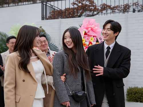 The Whole Family Dotes on Her Dailymotion Korean Drama Cast and Behind-the-scenes