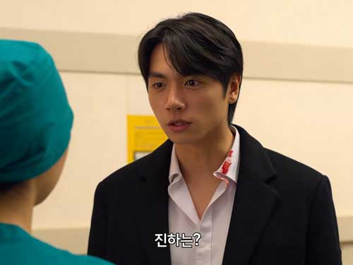 강렬한 재회와 금지된 사랑이 얽힌 로맨스 드라마, 조폭보스의 애인이 되었다는 8년 만에 다시 만난 두 남녀의 운명적인 사랑과 갈등을 그린다. 