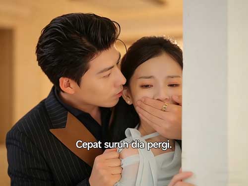 Taklukkan Sang Pengawal Drama China adalah drama pendek penuh emosi tentang cinta obsesif antara seorang pria kaya dan pengawalnya yang keras kepala. Dengan konflik amnesia, kematian palsu, dan cinta terpaksa, kisah ini menghadirkan romansa gelap yang penuh kejutan dan sangat adiktif untuk ditonton online. Taklukkan Sang Pengawal Drama China adalah drama pendek penuh emosi tentang cinta obsesif antara seorang pria kaya dan pengawalnya yang keras kepala. Dengan konflik amnesia, kematian palsu, dan cinta terpaksa, kisah ini menghadirkan romansa gelap yang penuh kejutan dan sangat adiktif untuk ditonton online.