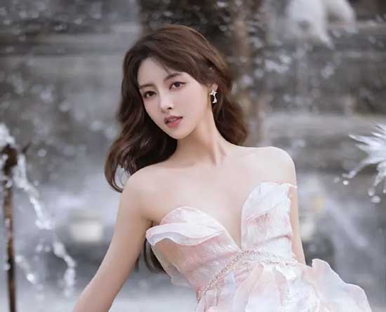 《第一皇商》女皇李玄凰｜演員：朱近桐